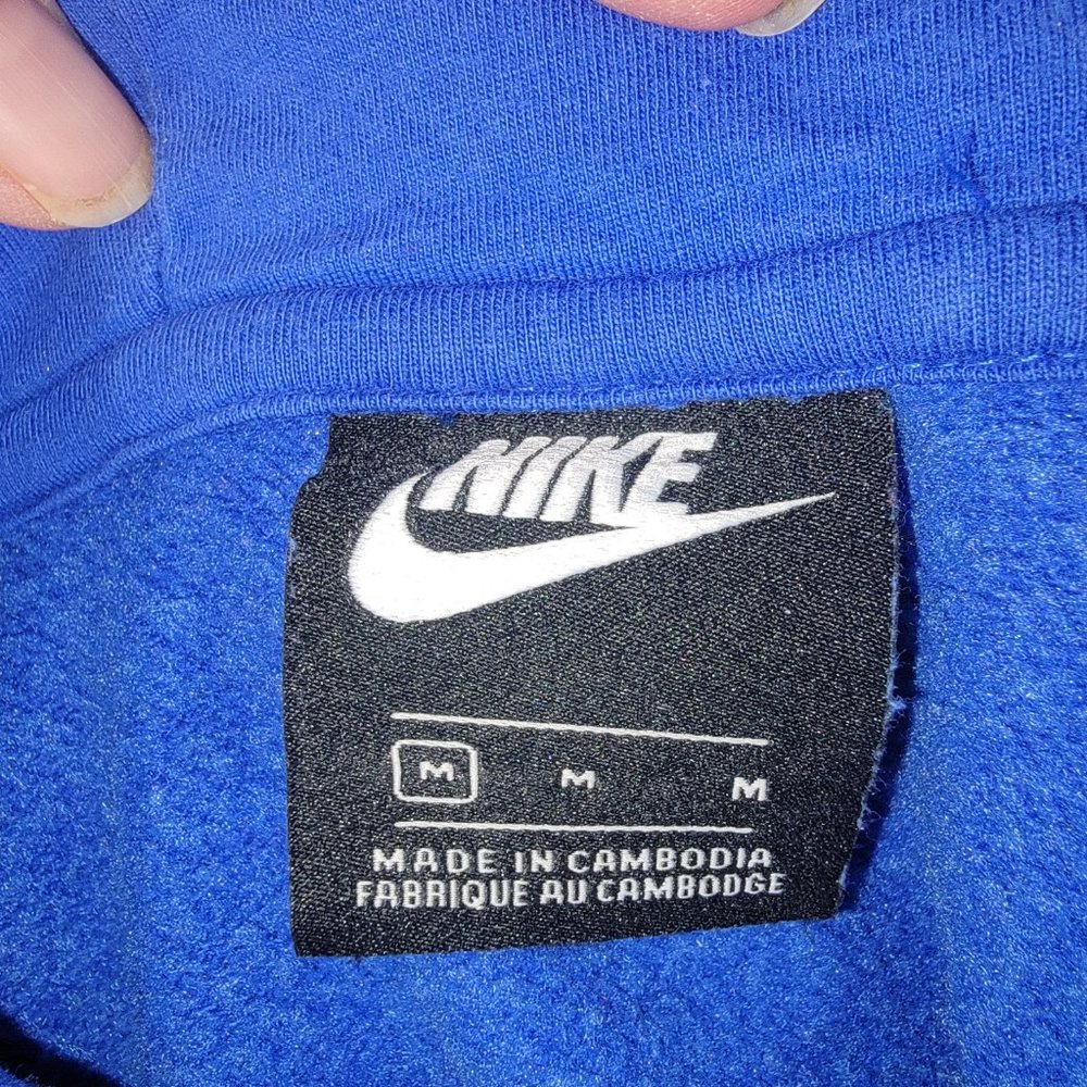 Nike Youth Hoodie with pockets - Size Medium - Like New - Picture 3 of 4